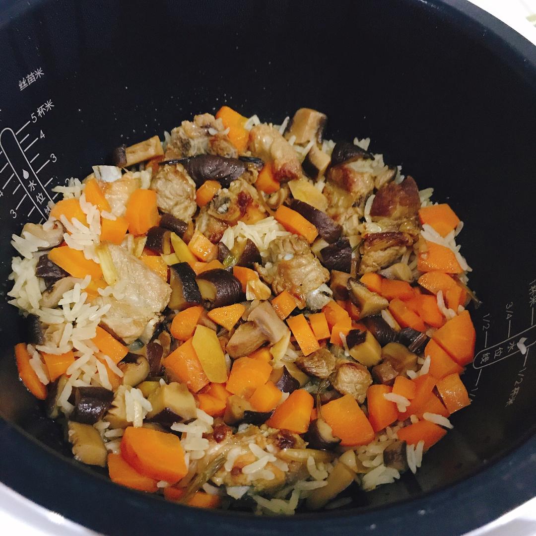 喷香排骨焖饭（爆好吃）