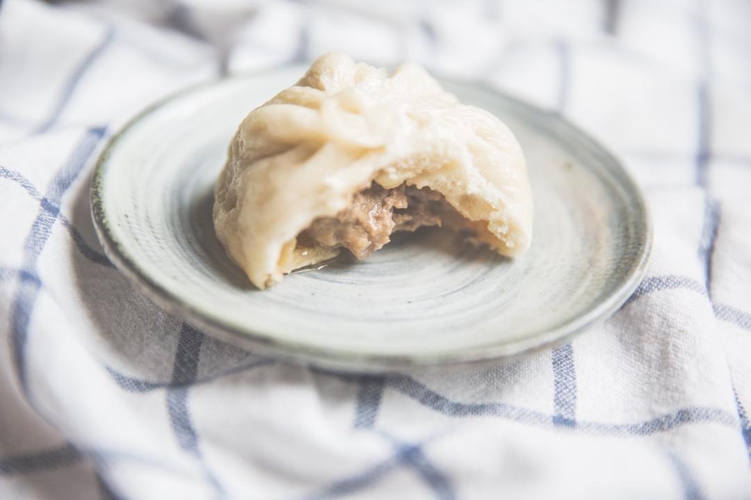 鲜美多汁的洋葱牛肉包子