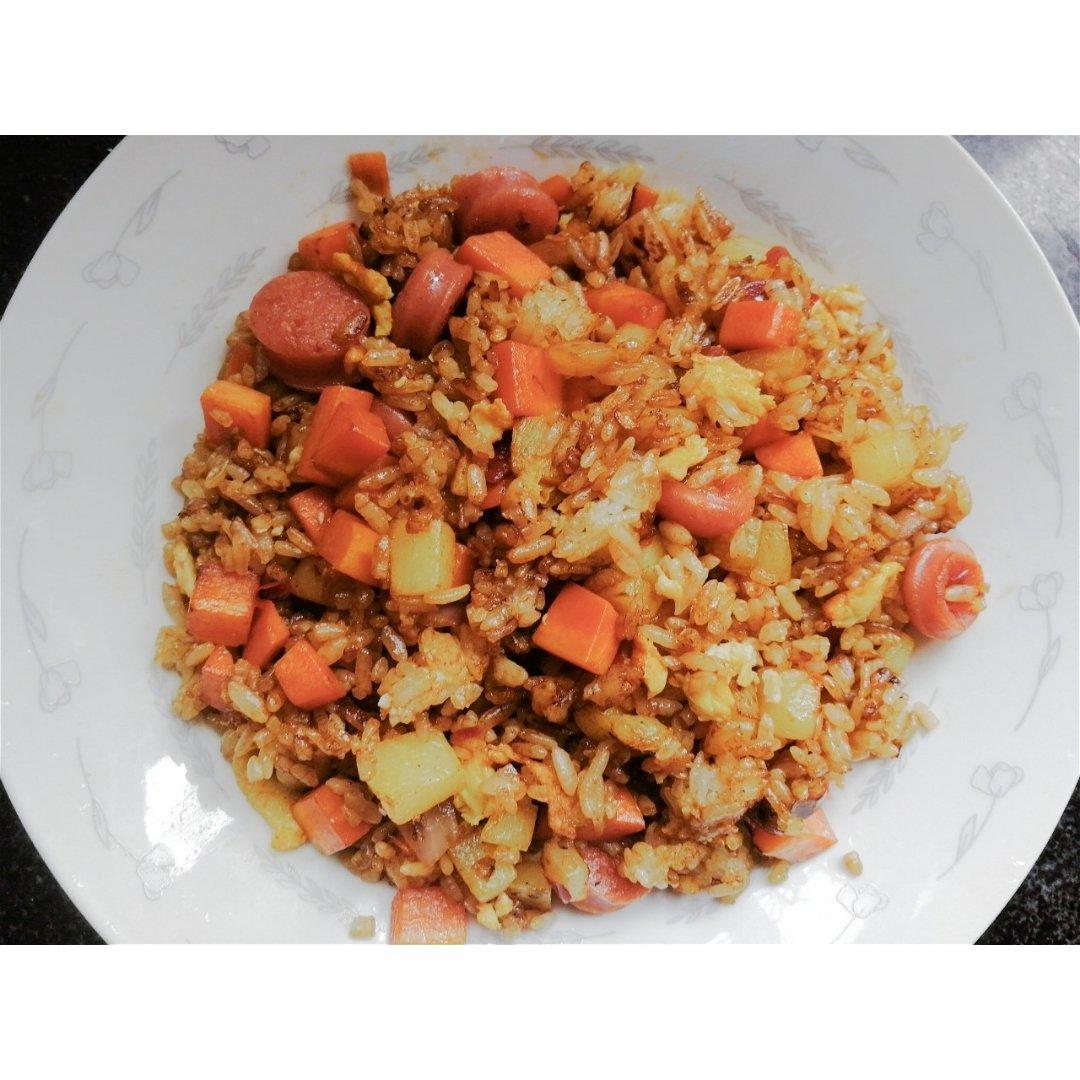 邻居抢着来我家吃土豆香肠炒饭，原来这么香！