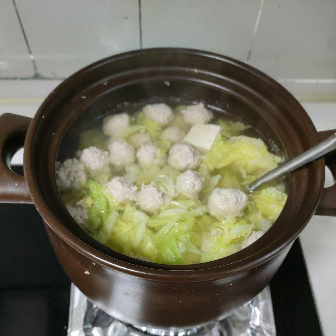 秘制白菜豆腐丸子汤
