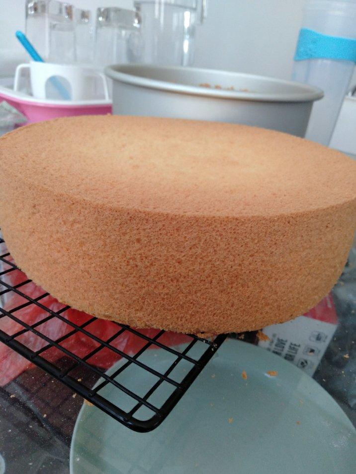 超简单完美戚风蛋糕（6寸2蛋）附打发、翻拌、脱模视频