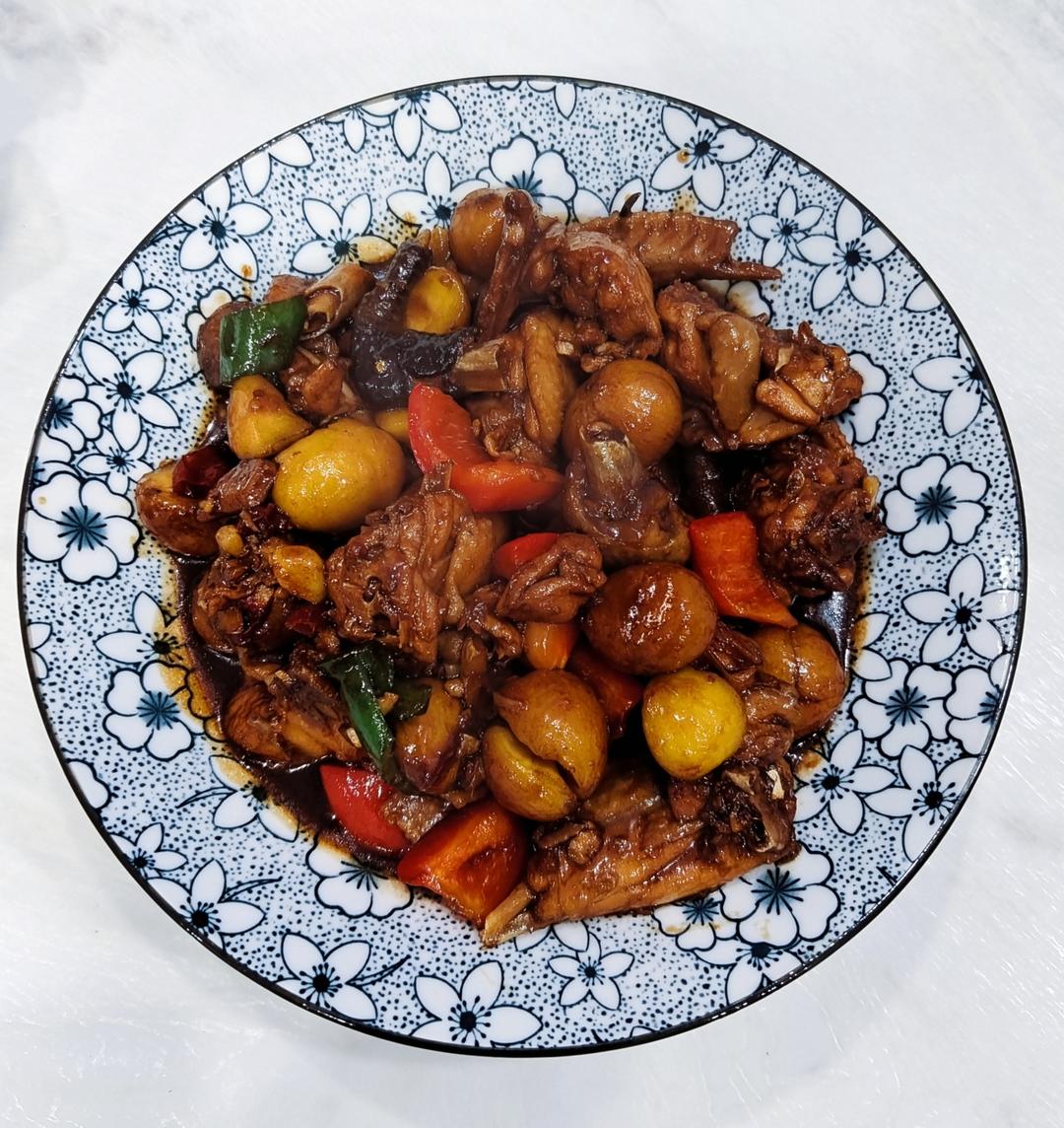 厨师长教你：“板栗烧鸡”的家常做法，咸鲜美味，汤汁浓郁