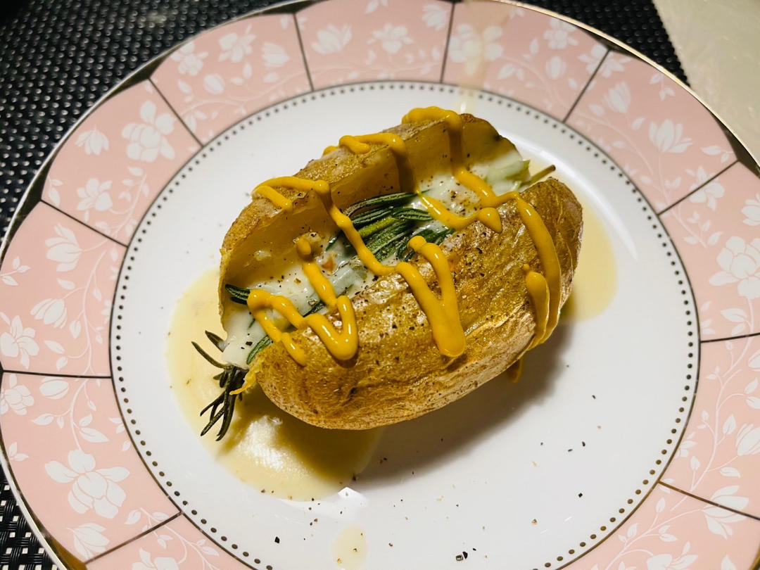 迷迭香烤土豆，这样烤它不香吗！