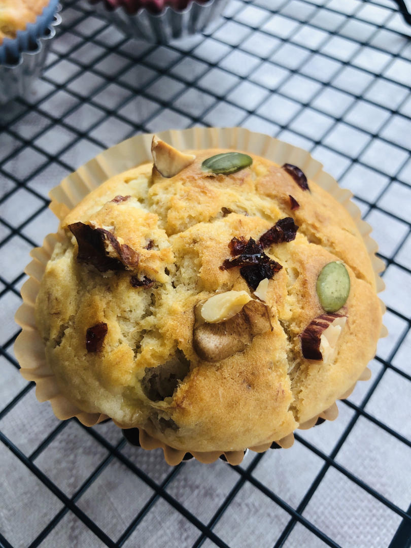 简单的香蕉玛芬蔓越莓蛋糕