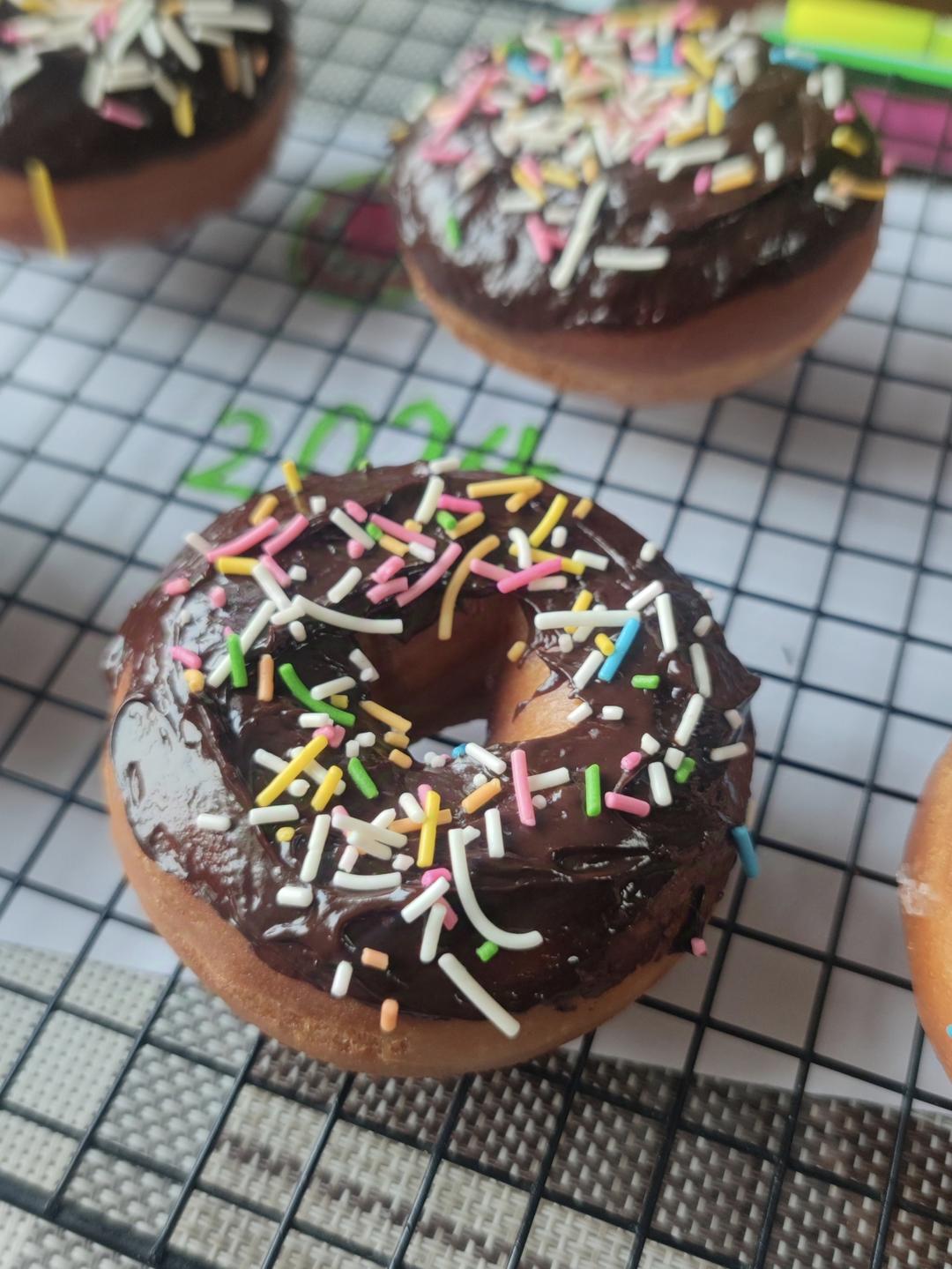 🍩超快手一小时低糖无需烤箱的甜甜圈（详细视频）