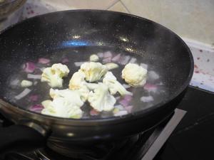 花椰菜浓汤的做法 步骤2