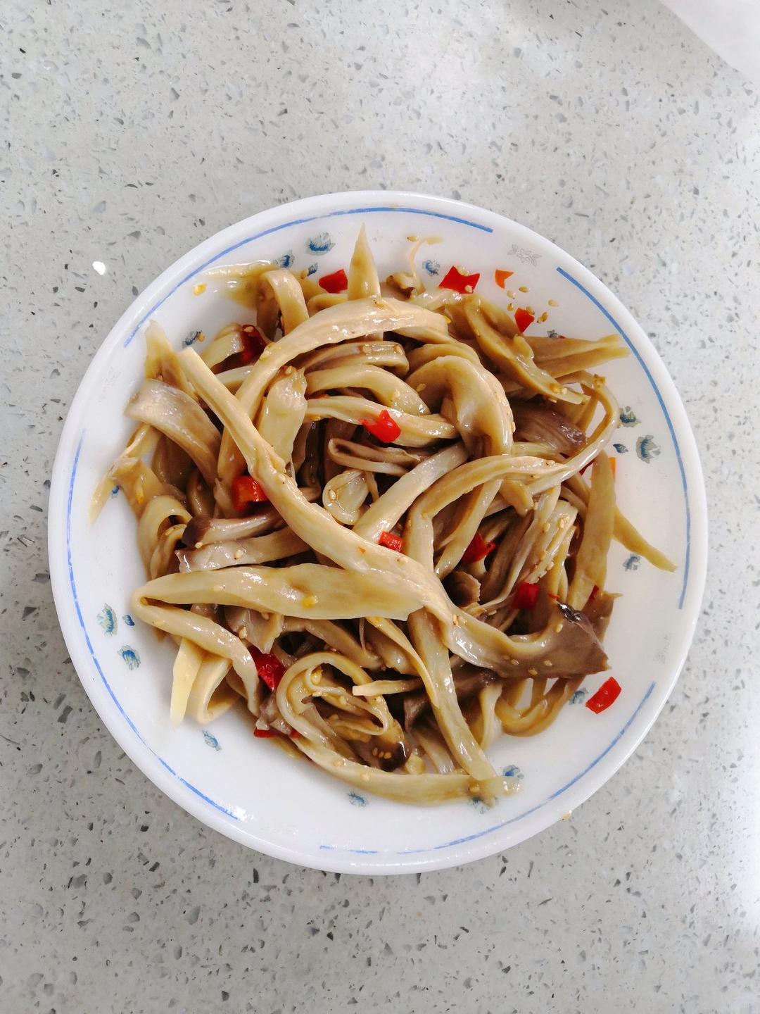 比肉还好吃的【手撕凉拌杏鲍菇】，上桌扫光光