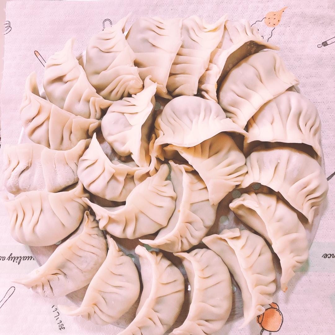韭菜猪肉饺子(最简单最好吃又最多汁的饺子)