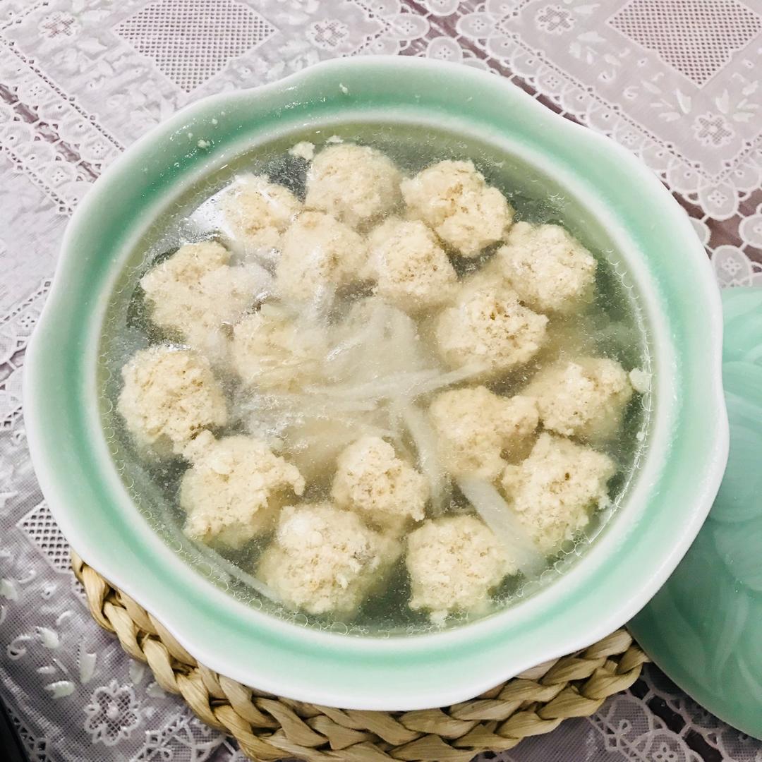 【10分钟系列】白萝卜豆腐圆子汤
