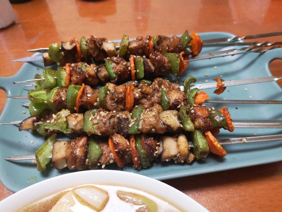 有颜又有料的烤鸡肉蔬菜串