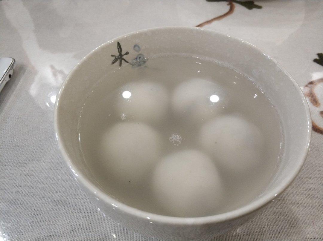 花生黑芝麻汤圆