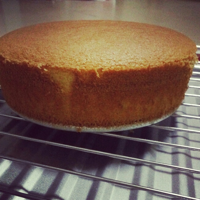 超简单完美戚风蛋糕（6寸2蛋）附打发、翻拌、脱模视频