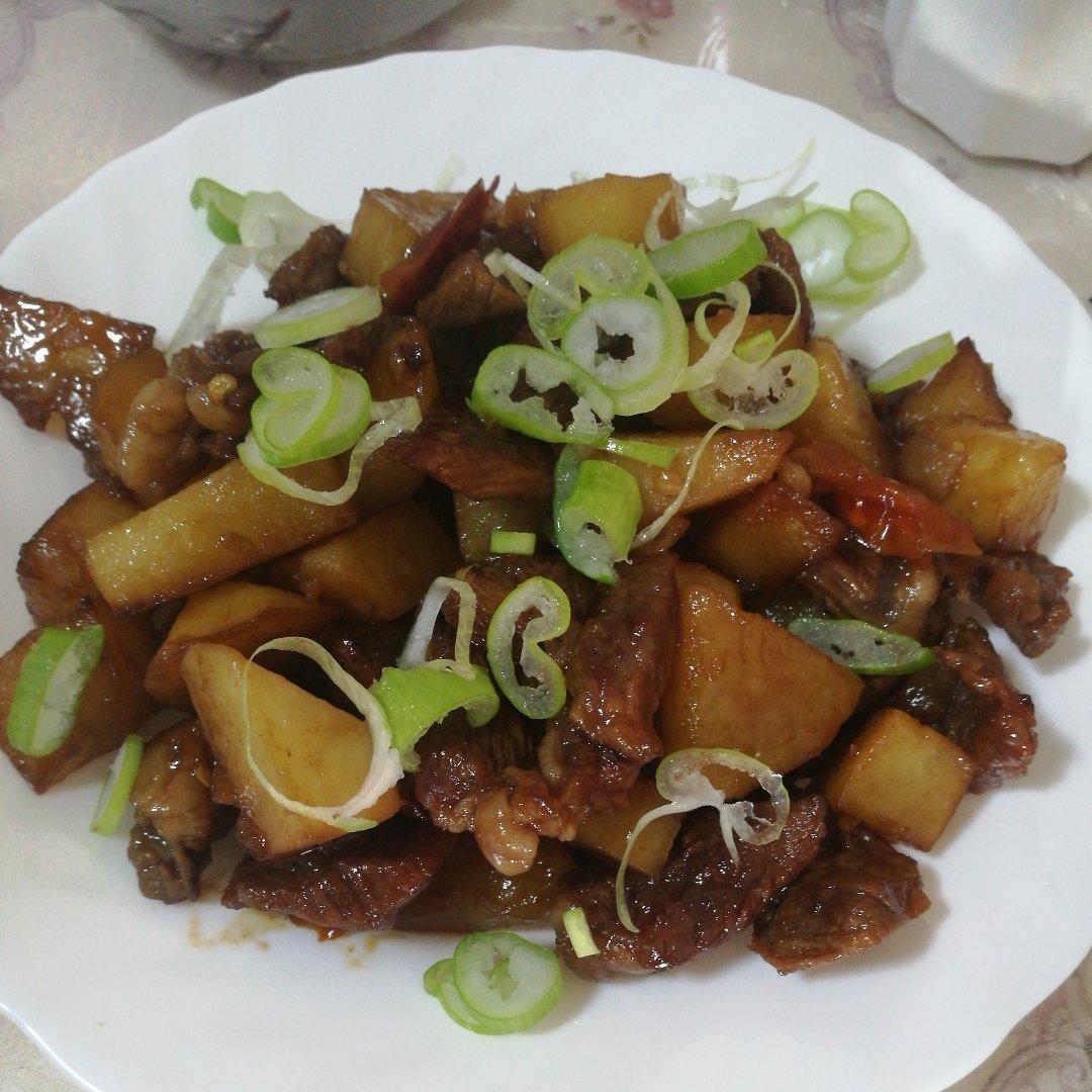 牛肉烧土豆