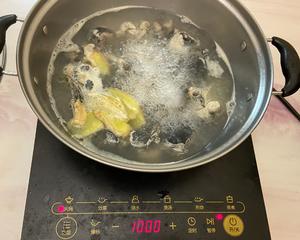 山药红枣枸杞乌鸡汤的做法 步骤3
