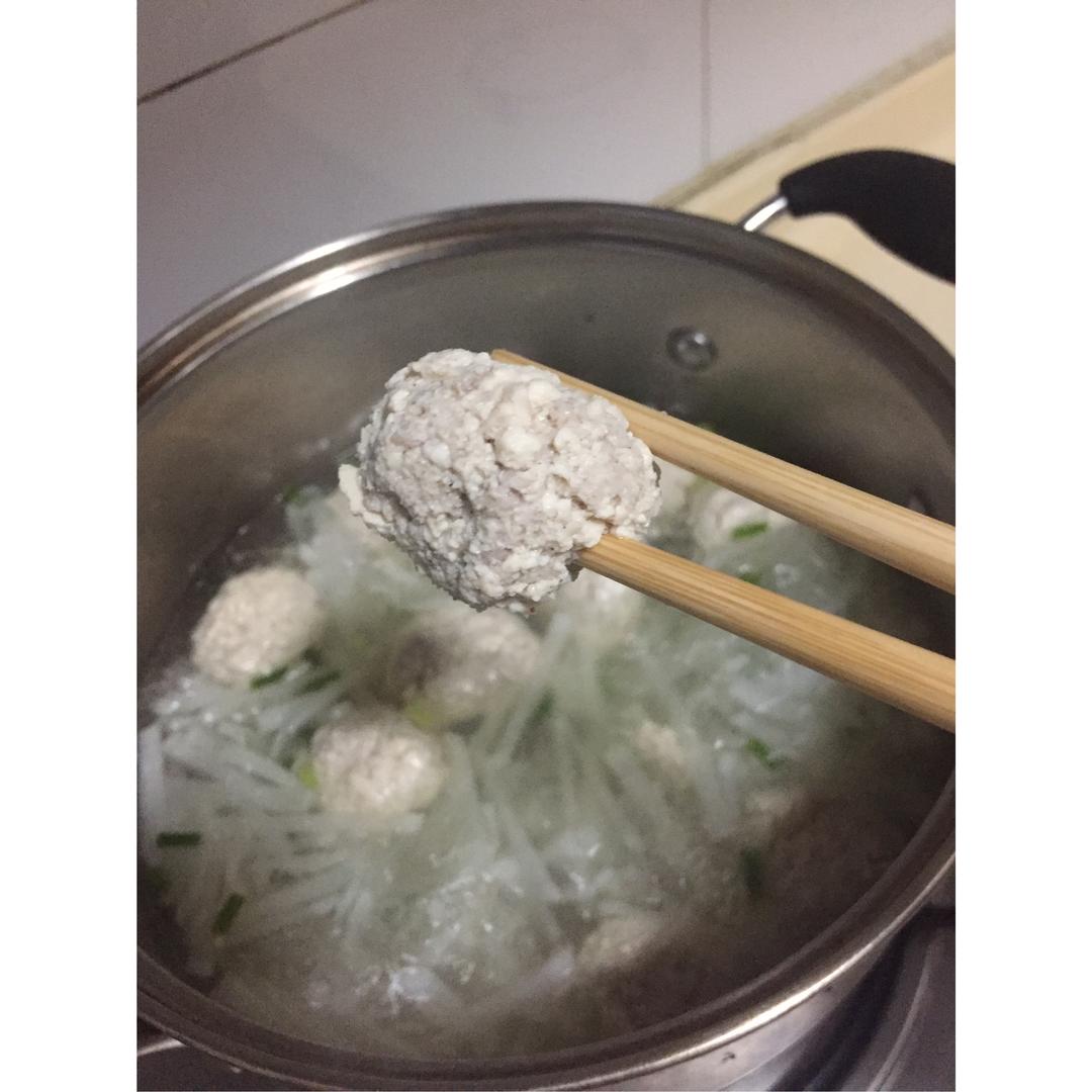 【10分钟系列】白萝卜豆腐圆子汤