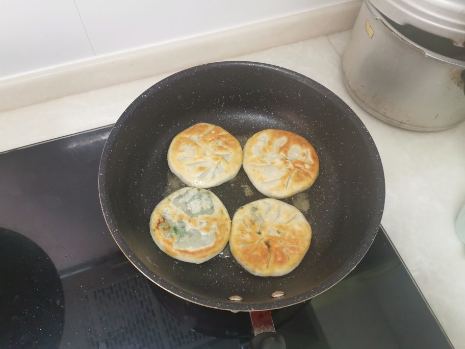 皮薄馅大～韭菜鸡蛋饼