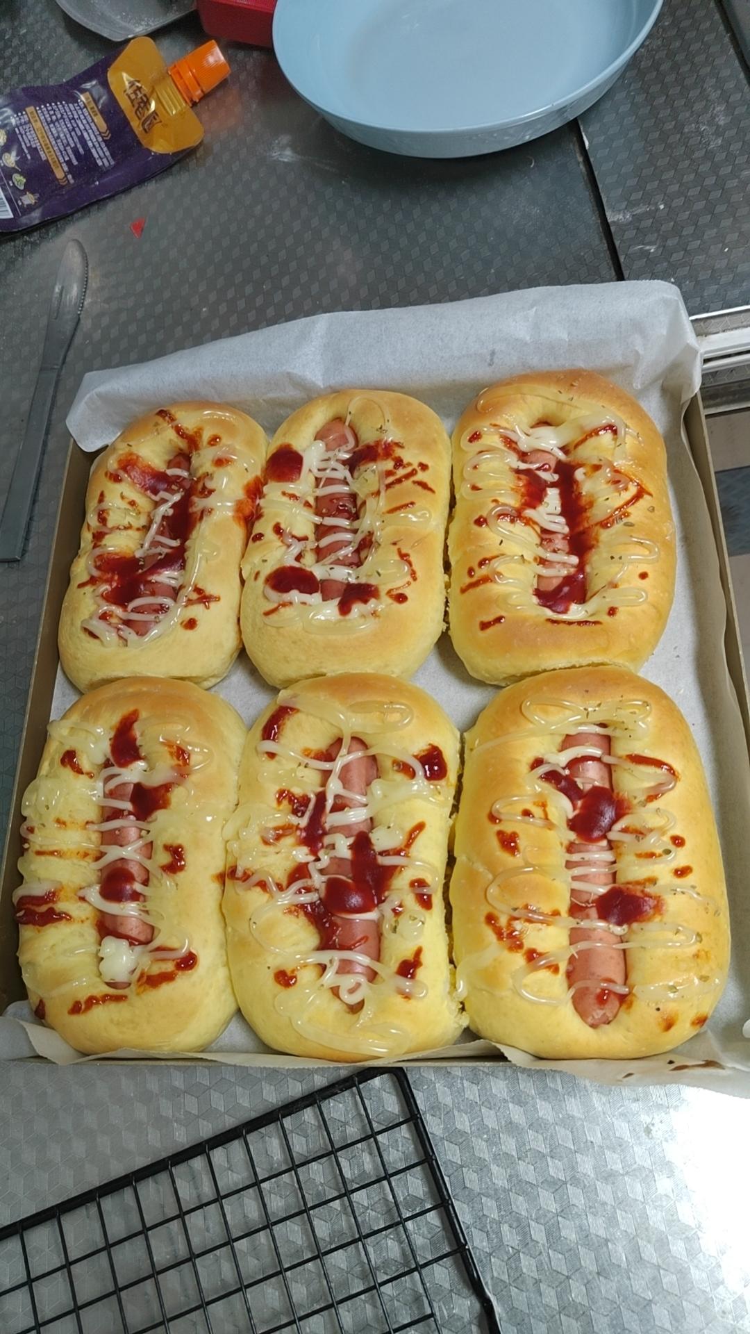 一个面团撑起一家店的台式面包—香肠面包