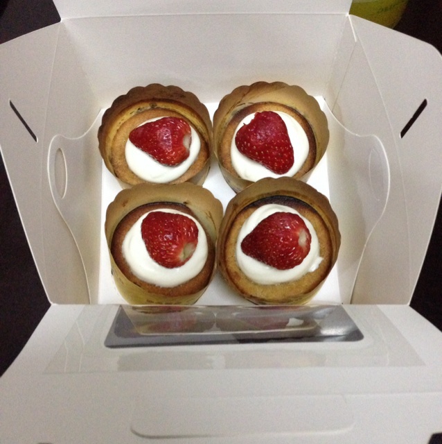 杯子草莓蛋糕cupcake