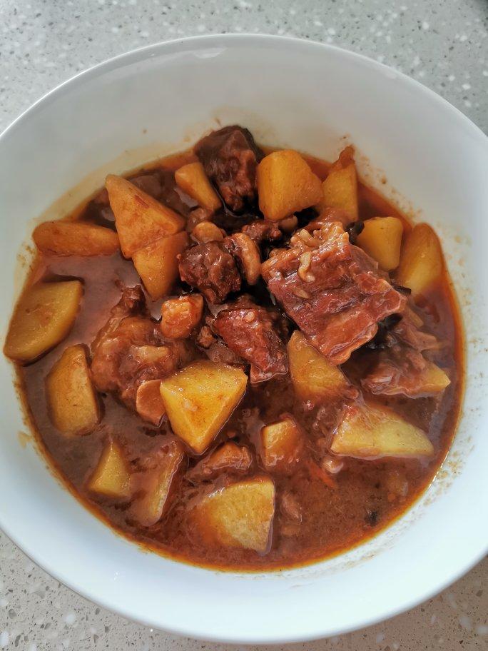 土豆焖牛腩