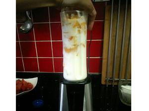 武奥哲做的芒果香蕉奶昔smoothie的做法 步骤5