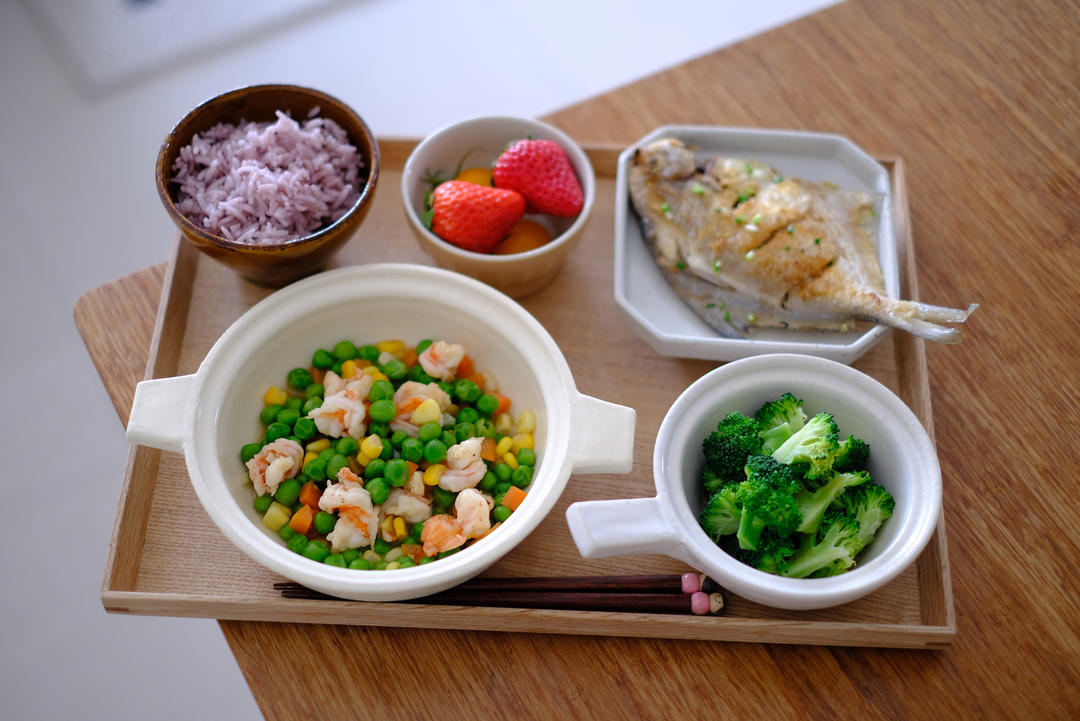 二年级小学生午餐