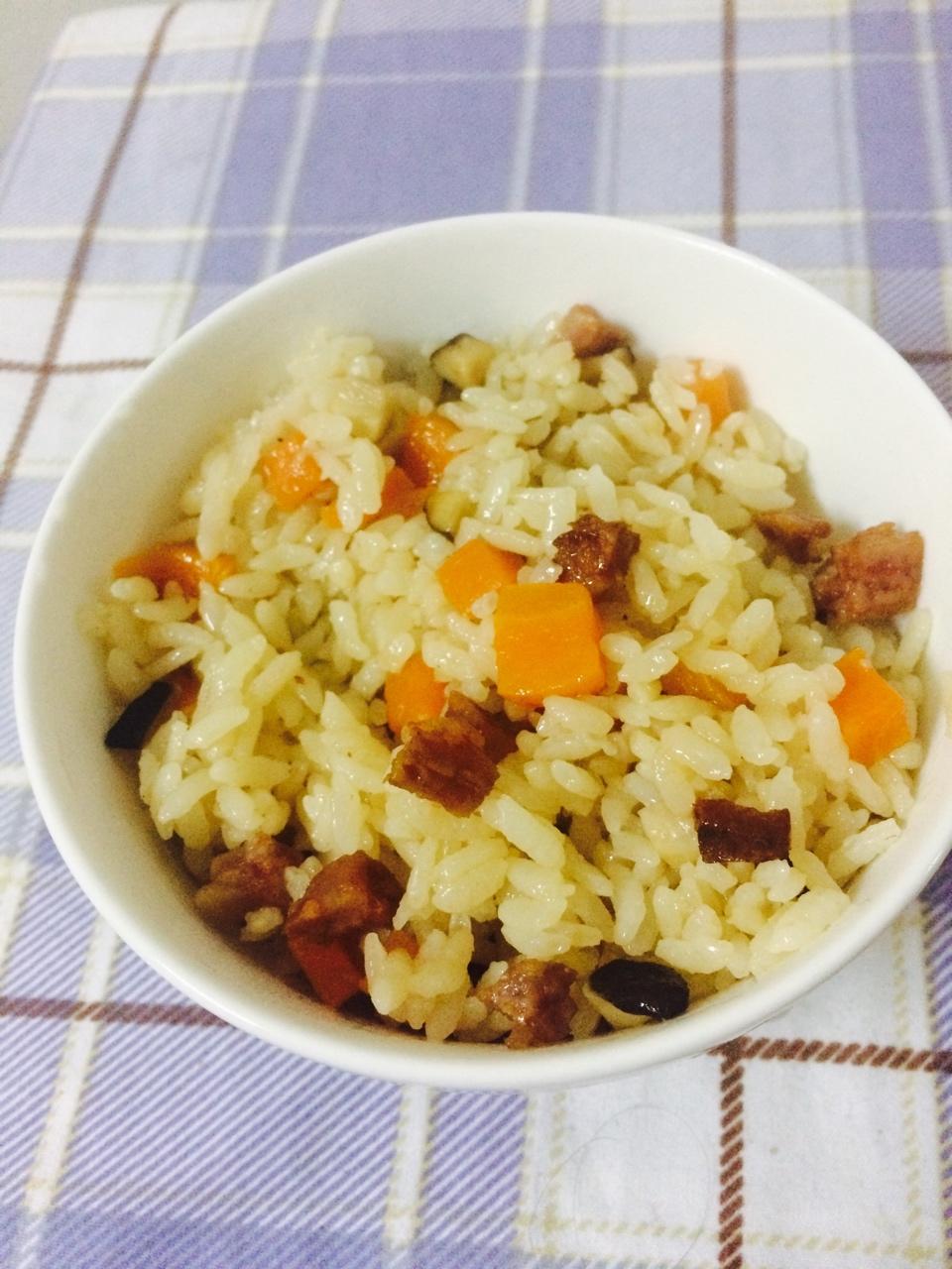香菇辣肠焖饭 Fried Rice With Sausage &Mushroom
