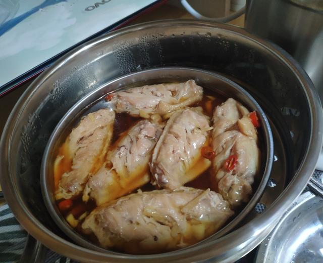 电煮锅宿舍简单一人食之鸡翅与油麦菜的做法