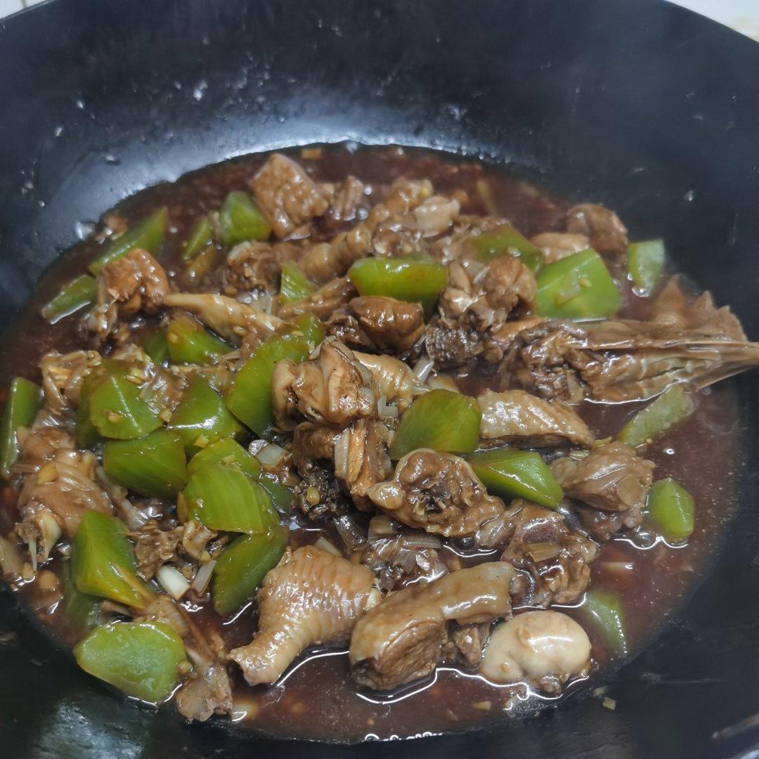 成都知名餐厅的姜汁热窝鸡