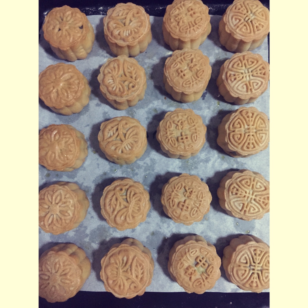 广式月饼——蛋黄莲蓉月饼