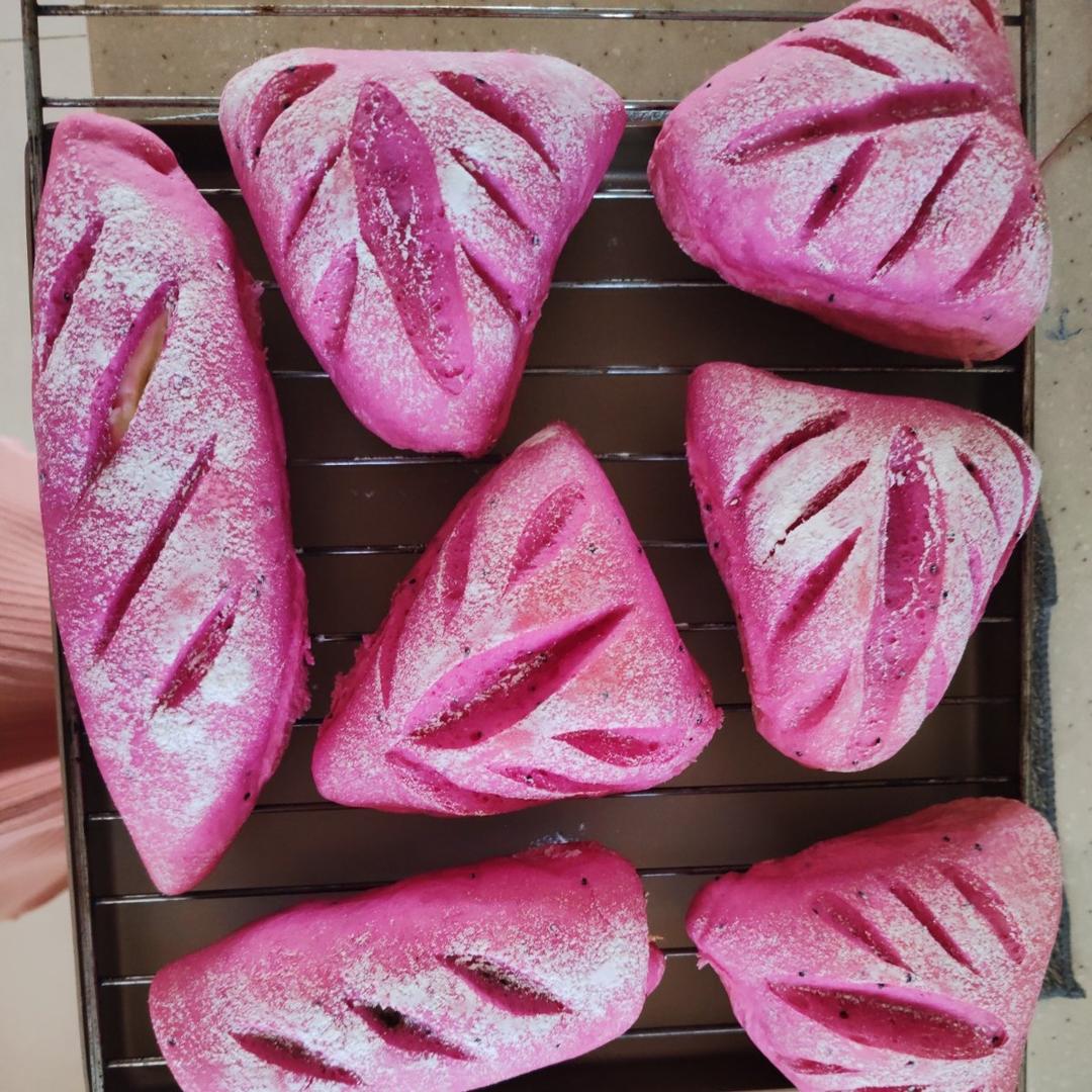 火龙果软欧包，粉嘟嘟～