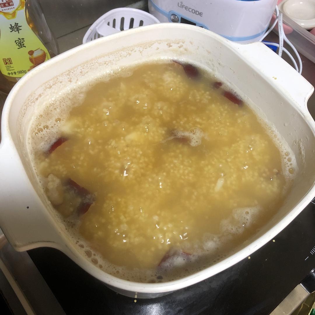 终于熬出一锅有厚厚米油的小米粥