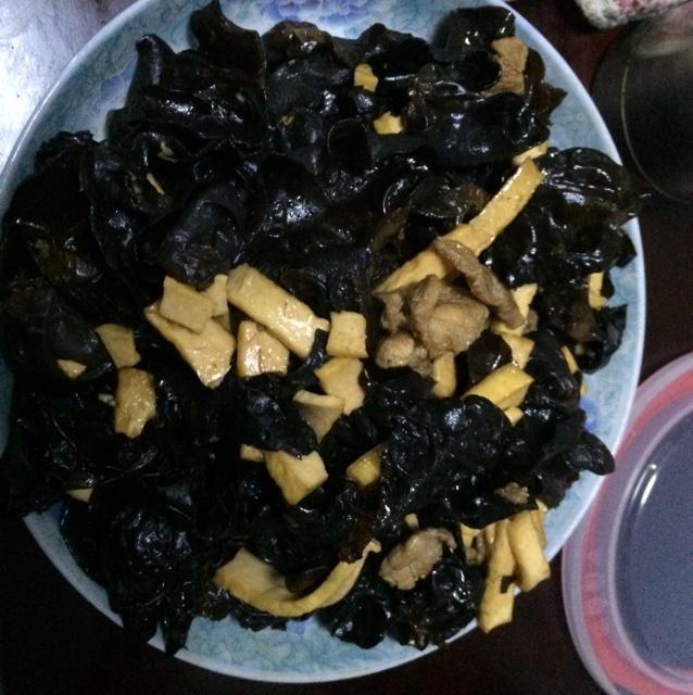 木耳豆干炒瘦肉的做法