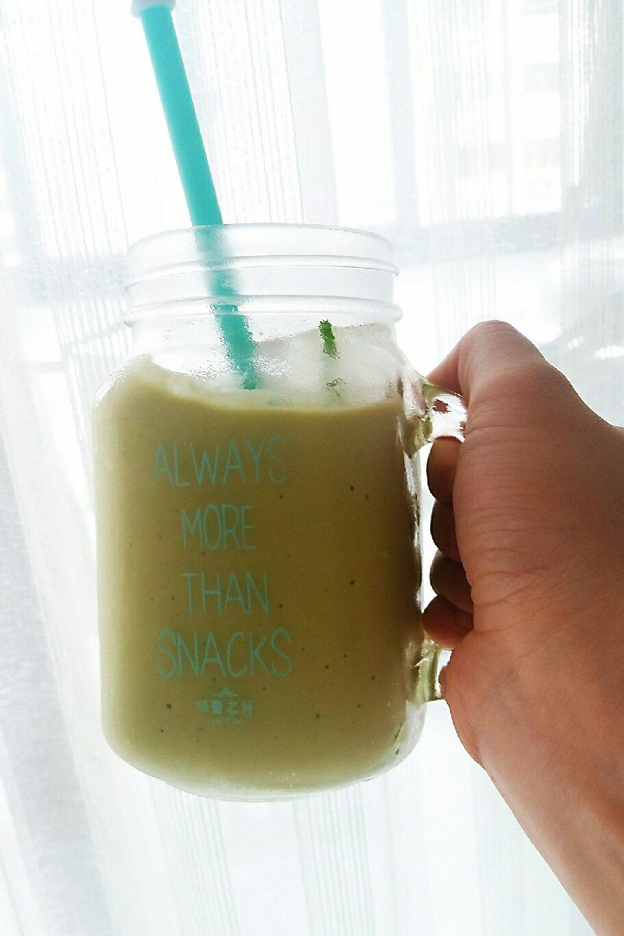 牛油果香蕉奶昔