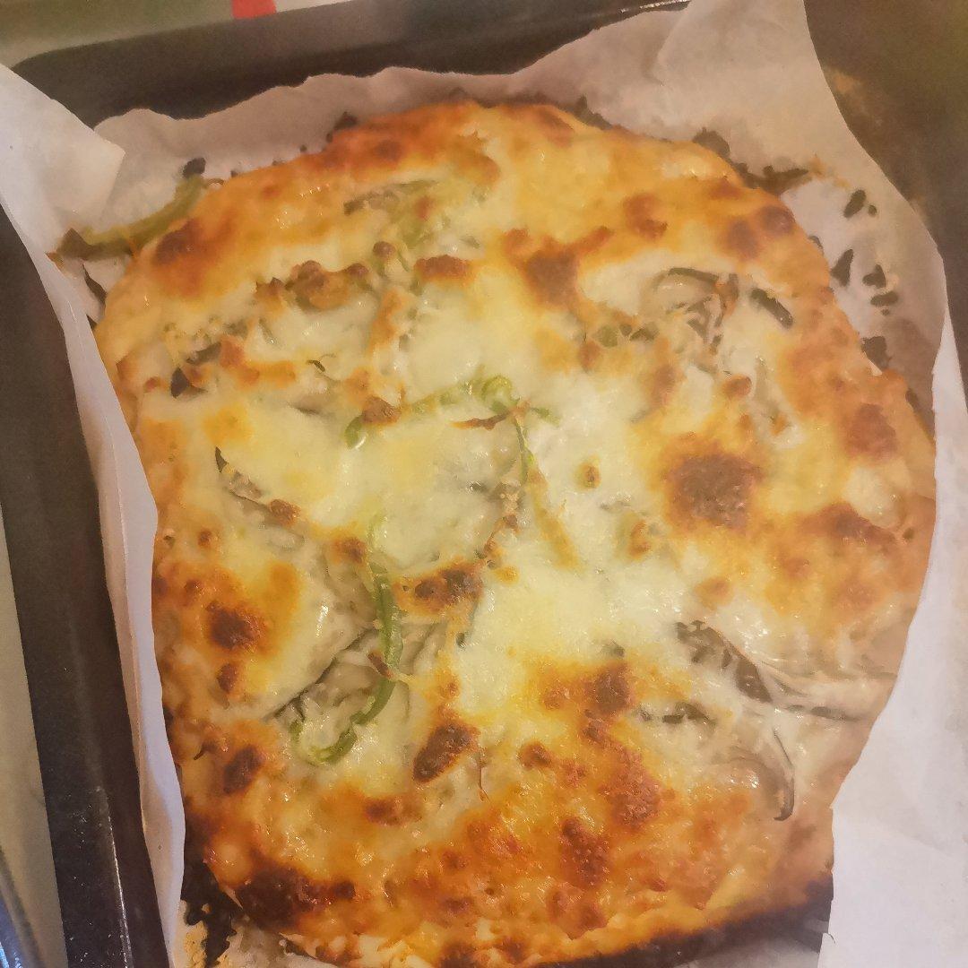 含宣软饼皮做法、自己在家也能做出馅料十足、超拉丝的美味诱人披萨