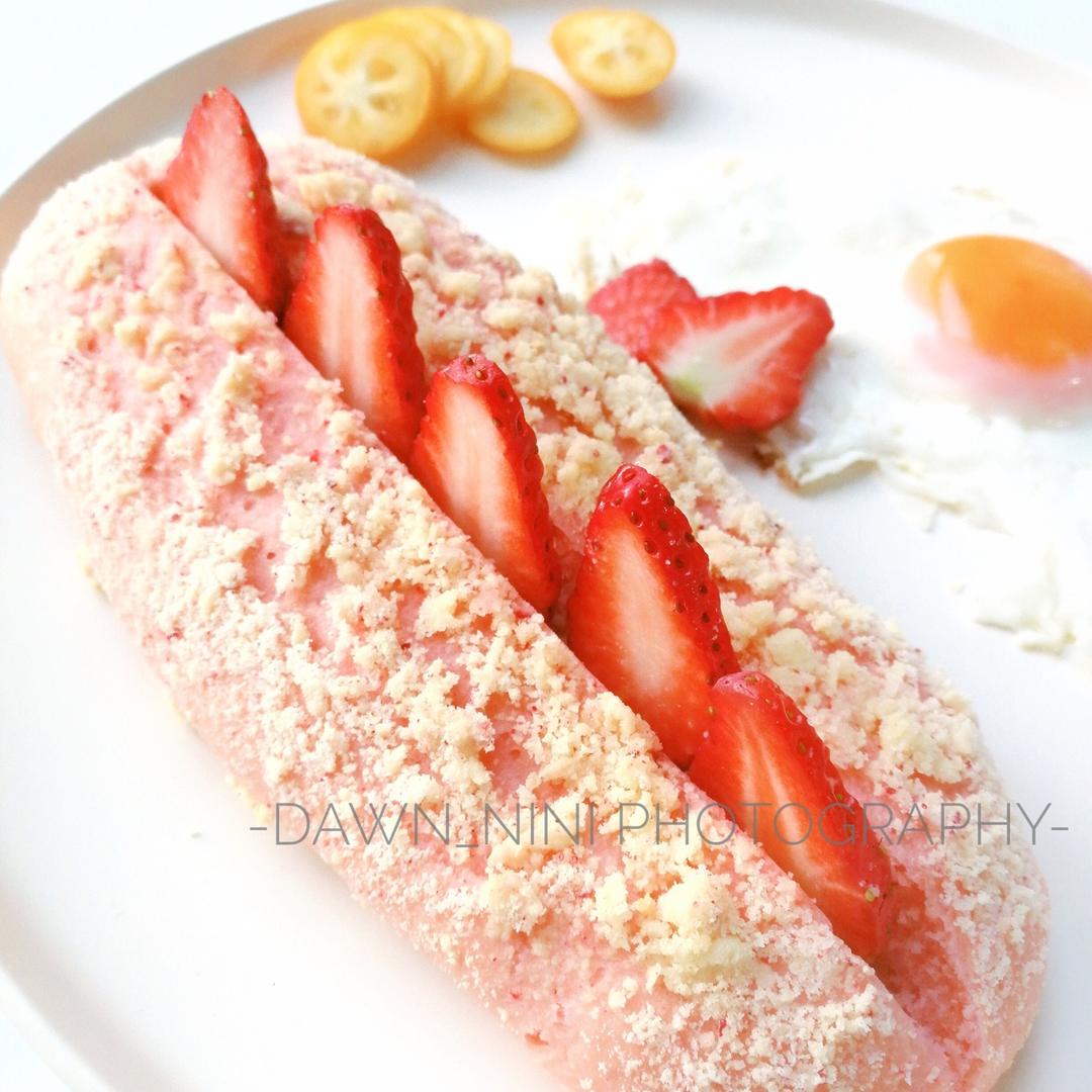 #草莓酥粒乳酪夹心面包#|草莓🍓季的网红面包