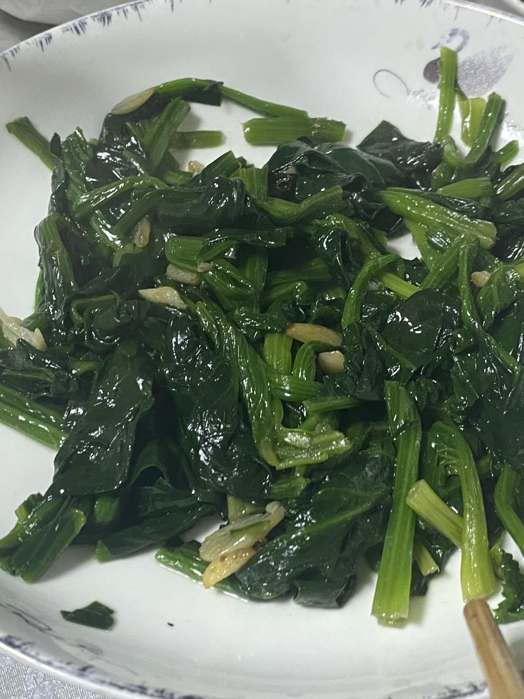 不涩口又嫩的清炒菠菜