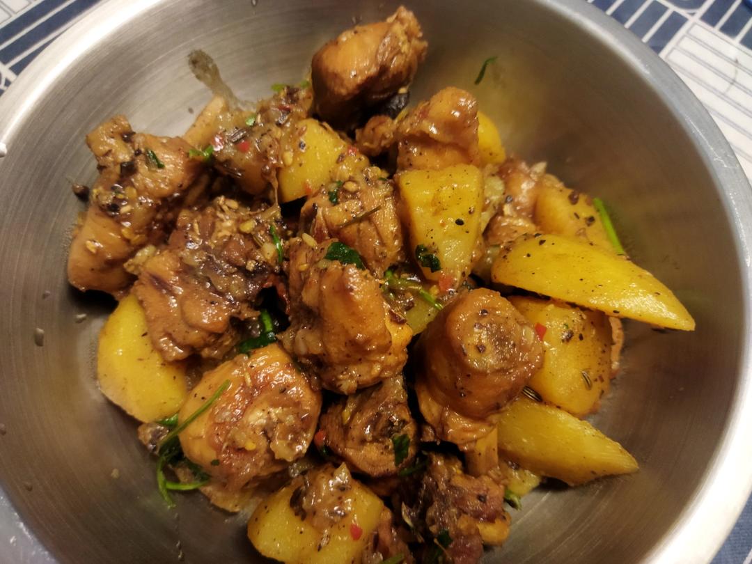 鸡腿炖土豆 上桌秒空盘 汤都喝干了！