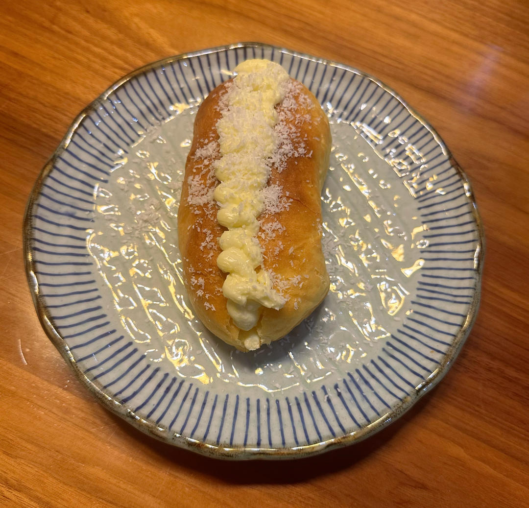 鲜奶油毛毛虫面包