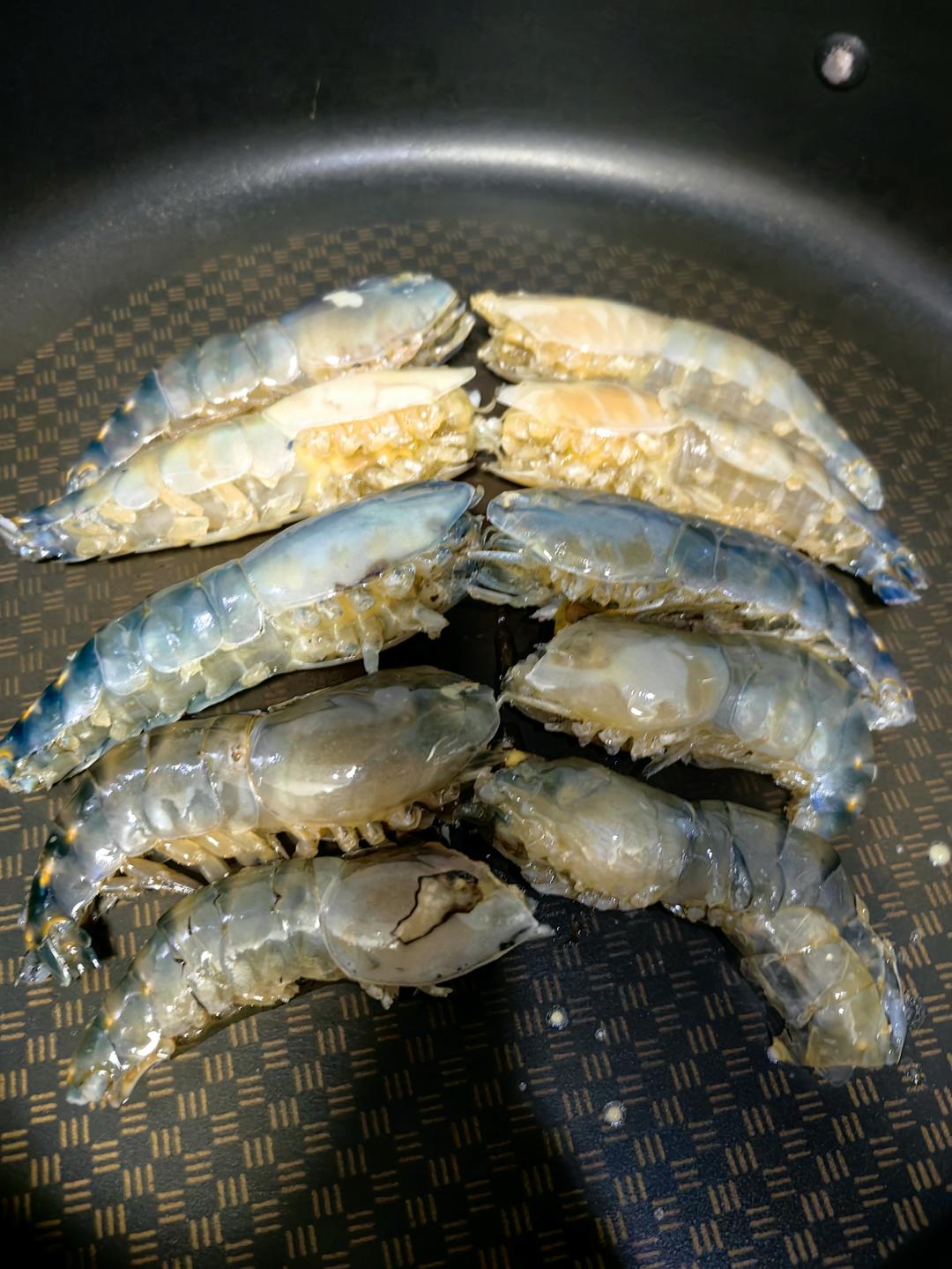 简易版奶油虾🦐🦐的做法 步骤1