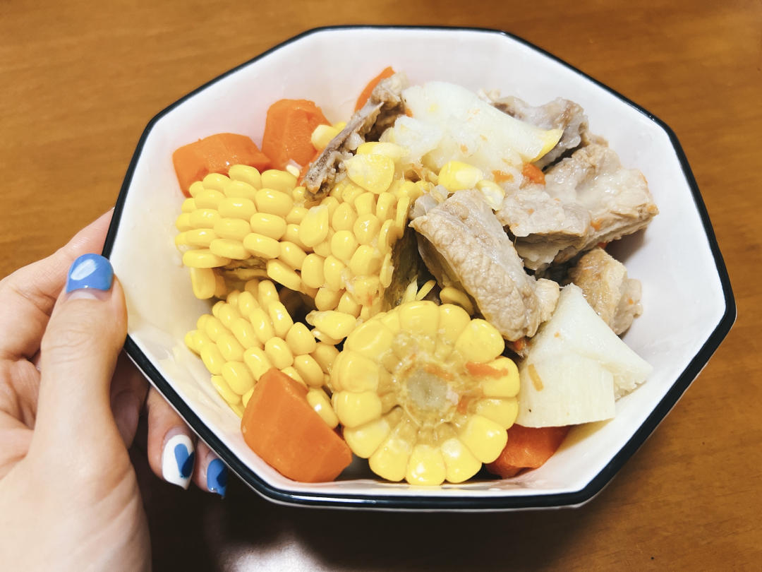 山药胡萝卜玉米排骨汤