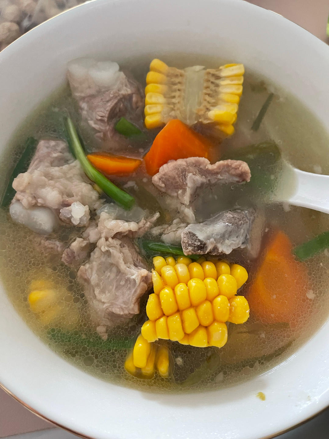 滋补养生 —— 玉米胡萝卜清炖排骨汤🌽