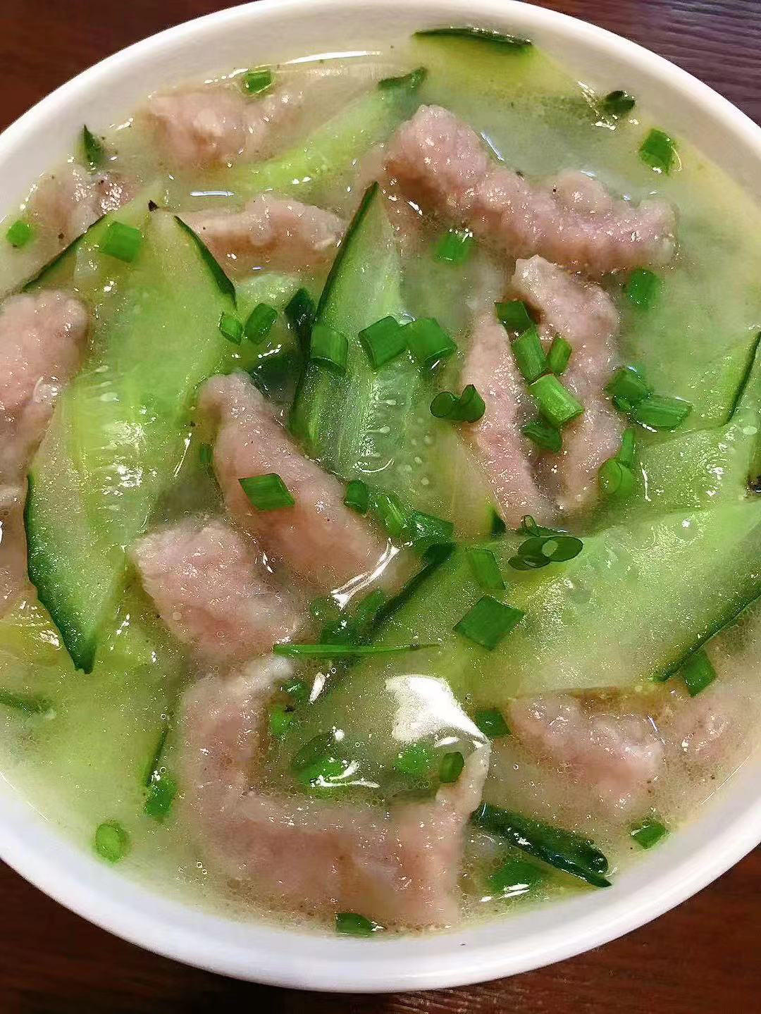 夏天清爽解膩的黃瓜滑肉湯！太鮮美了！的做法 步驟4