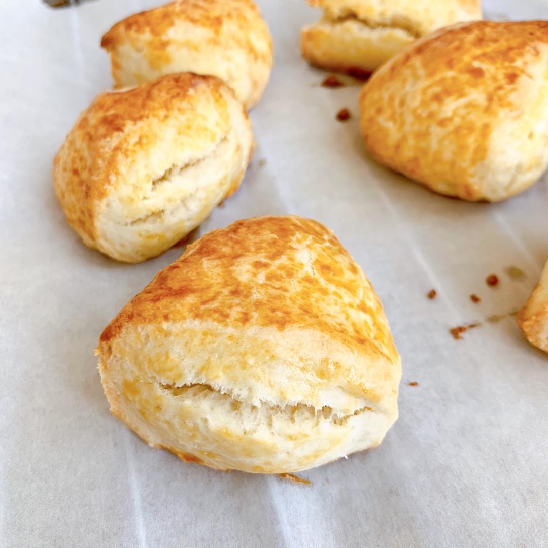 【视频】3分钟 奶油司康Scone(可能是世界上最快手的司康) 消耗淡奶油～
