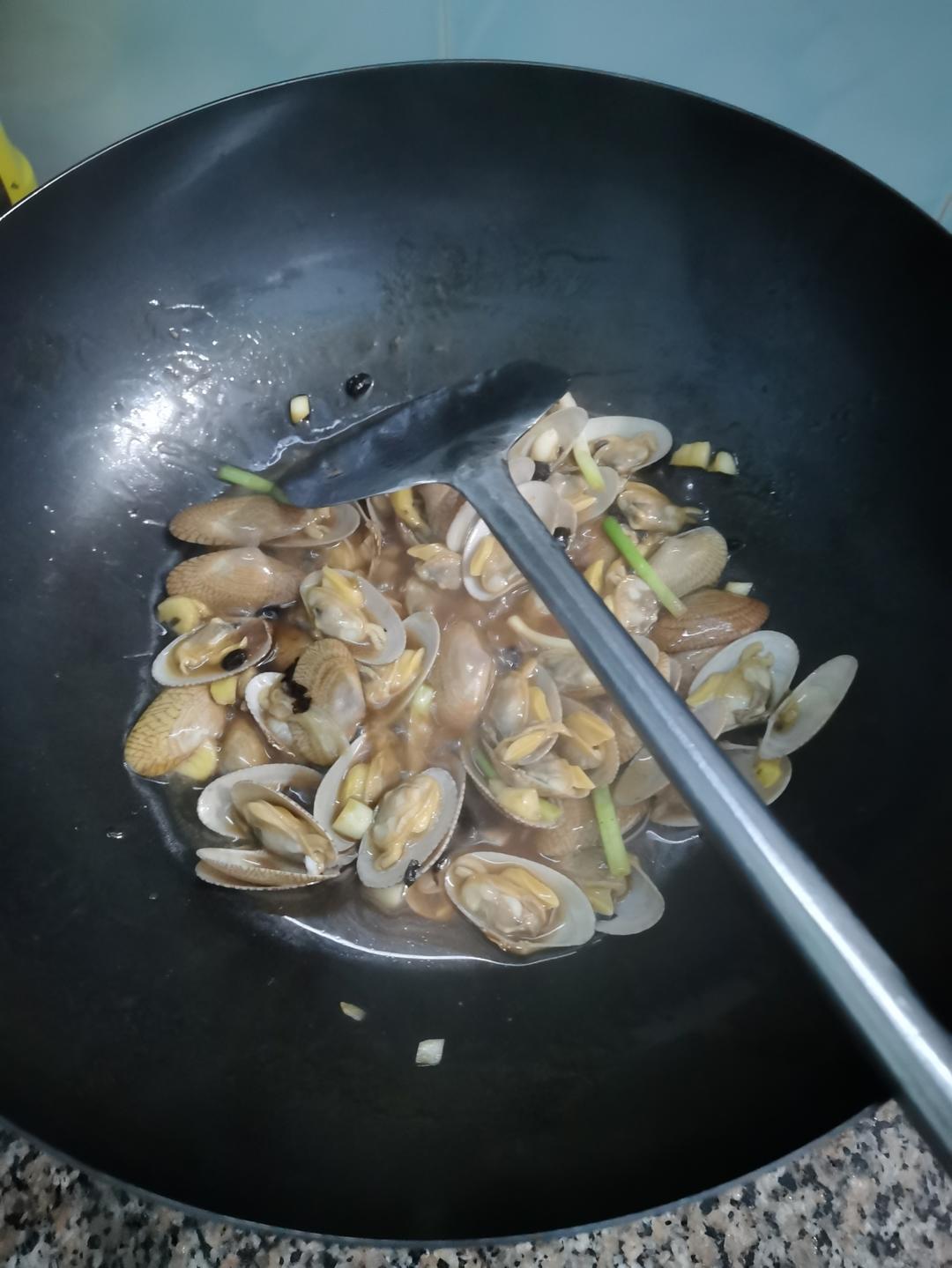 爆炒花甲（保留鲜味，不焯水的做法）