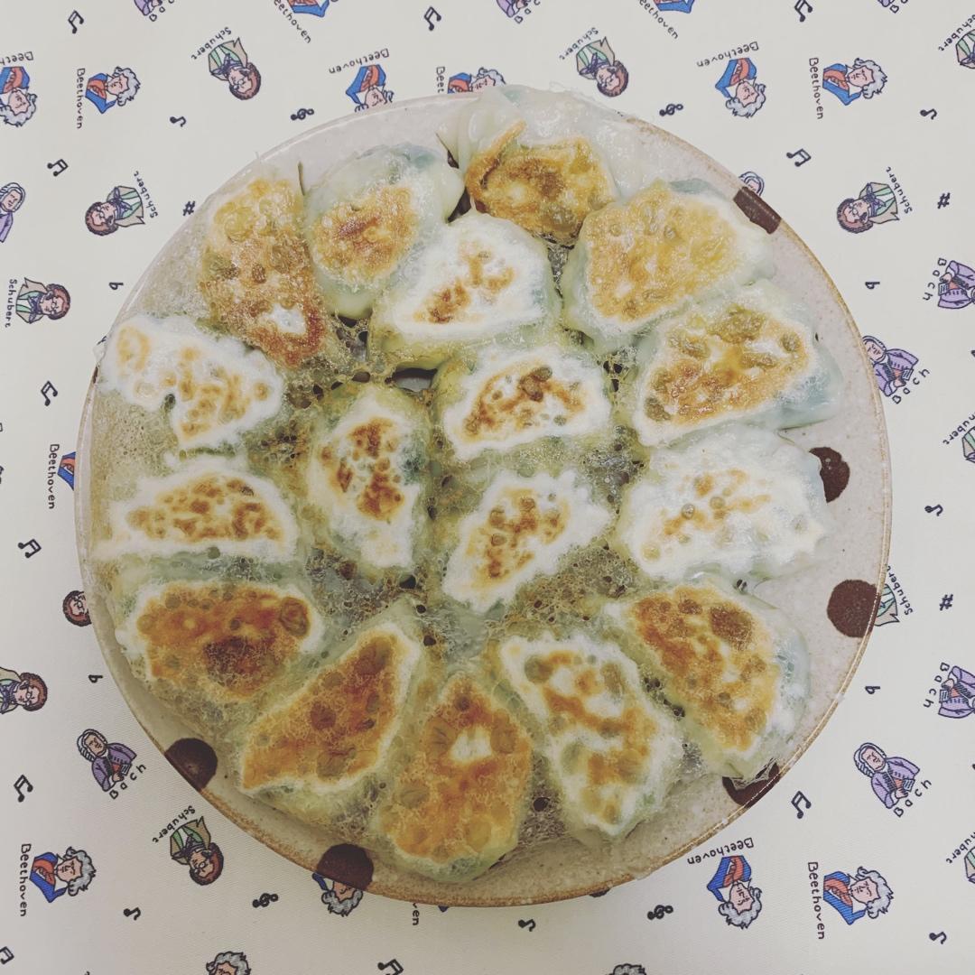 韭菜鸡蛋冰花煎饺