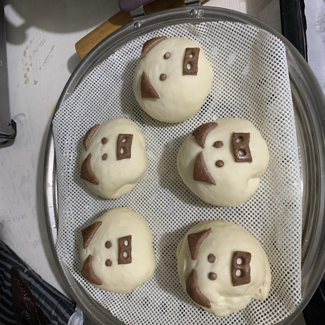 松软香甜的奶黄包，很快就可以搞定。