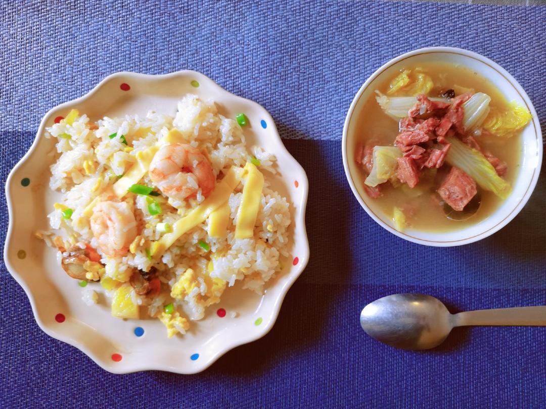 虾仁菠萝炒饭