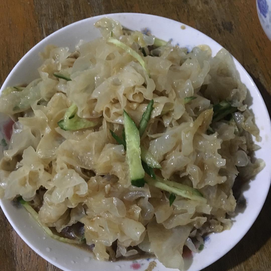 凉拌银耳