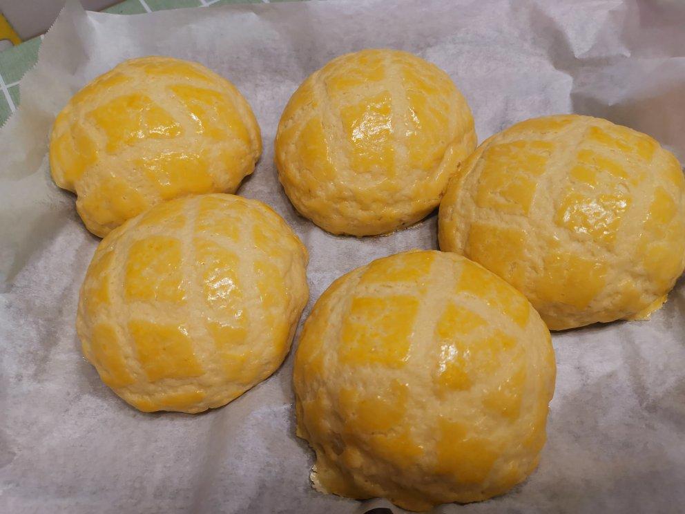 好吃到炸裂的港式菠萝包（附带制作酥皮的小视频）