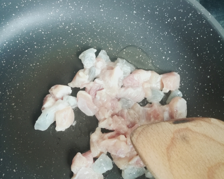 低热量的鸡肉虾仁炒杂蔬的做法 步骤4